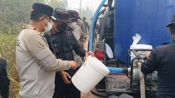 Polda Kalteng Optimalkan Serbuk Tepung Singkong “Hertindo AF31”, Untuk Padamkan Bara di Lahan Gambut