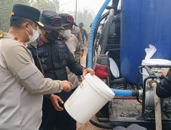 Polda Kalteng Optimalkan Serbuk Tepung Singkong “Hertindo AF31”, Untuk Padamkan Bara di Lahan Gambut