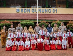Sambangi SDN Gunung 01, Kapolda Metro Jaya Ajak Siswa Biasakan Tertib dan Saling Peduli
